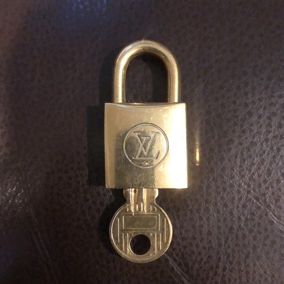 Vintage LV Louis Vuitton Padlock Lock & Key 219 - Picture 5 of 16